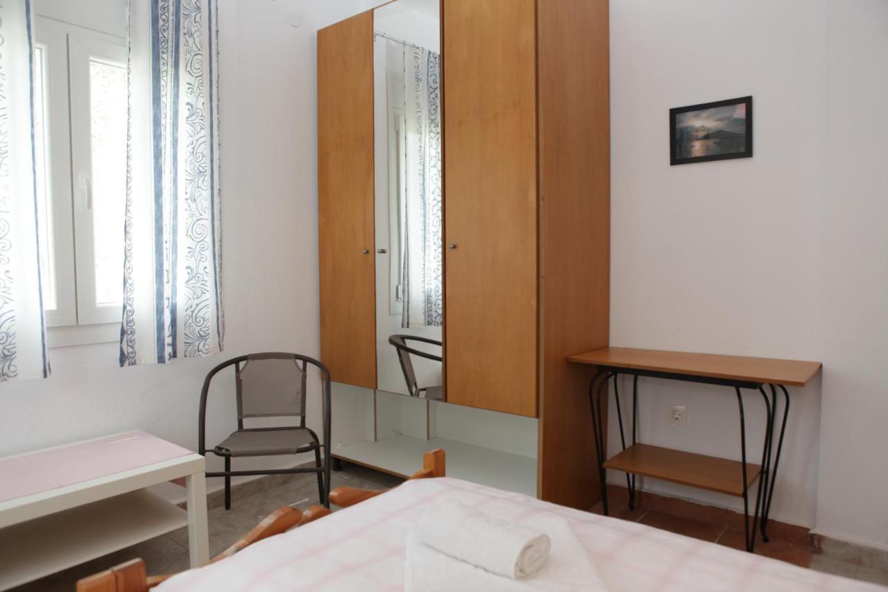 O Pyrgos Accommodations Panormos  Esterno foto