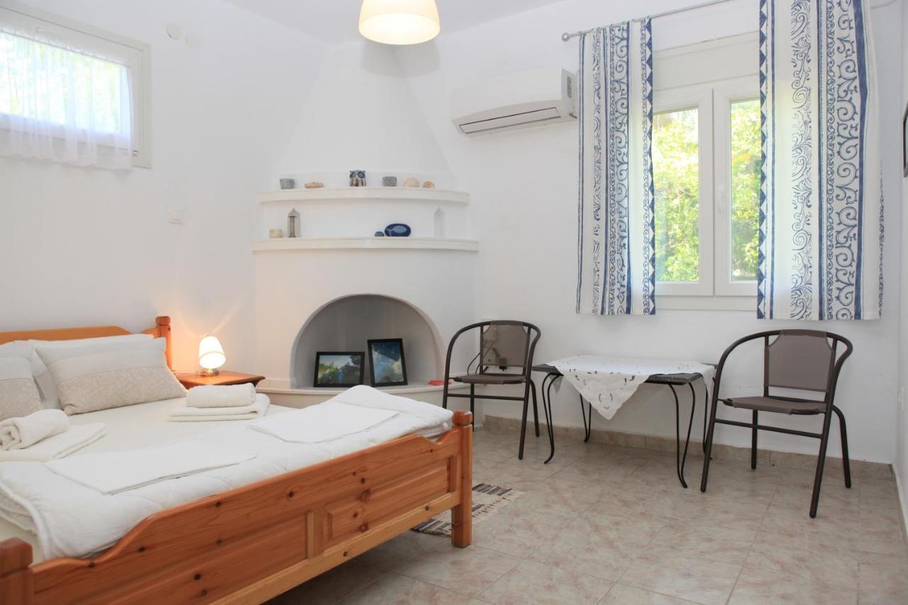O Pyrgos Accommodations Panormos  Esterno foto