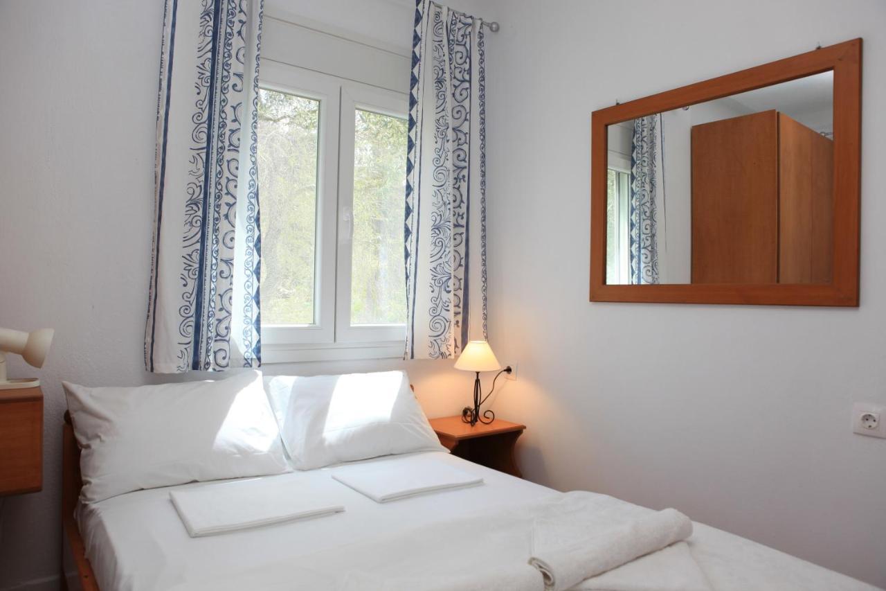 O Pyrgos Accommodations Panormos  Esterno foto