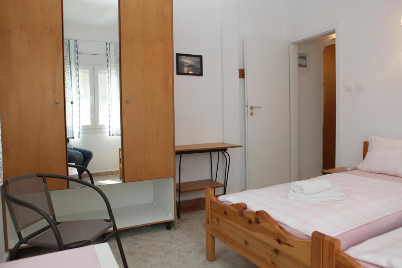 O Pyrgos Accommodations Panormos  Esterno foto
