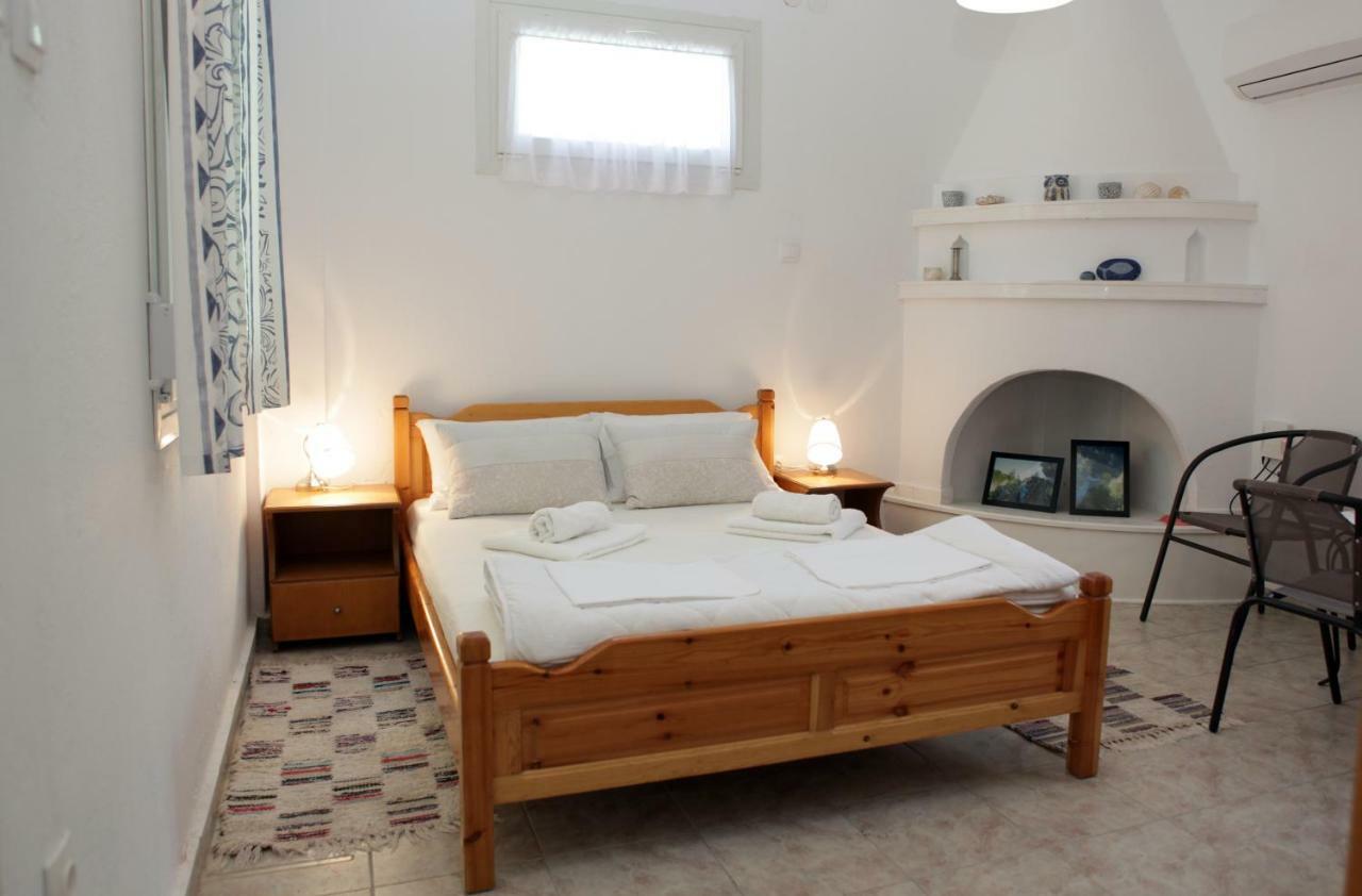 O Pyrgos Accommodations Panormos  Esterno foto