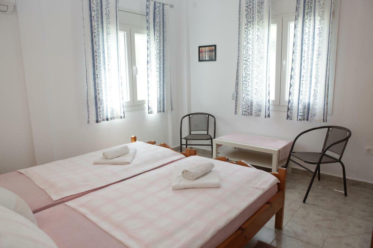 O Pyrgos Accommodations Panormos  Esterno foto