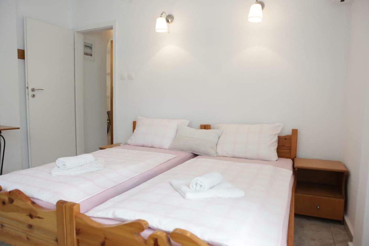 O Pyrgos Accommodations Panormos  Esterno foto